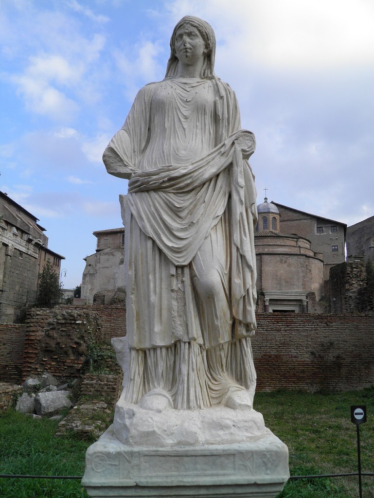 A statue of a Vestal Virgin in the atrium Vestae (house of the Vestals) in Rome. Courtesy of Carole Raddato via Wikimedia Commons.